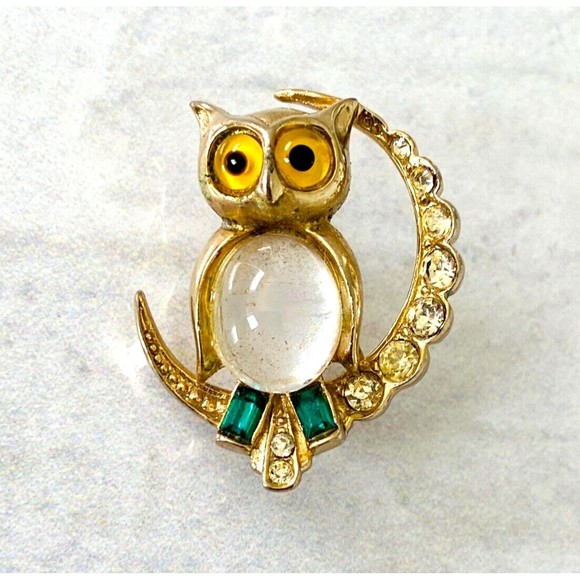Vintage Jelly Belly Owl on Crescent Moon Pin Brooch Likely Coro 1" Big Eyes Cute - Picture 1 of 4